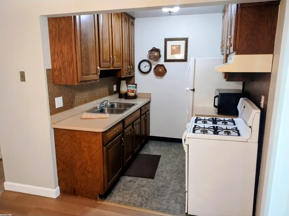 45547 Kensington Street Utica City, MI 48317