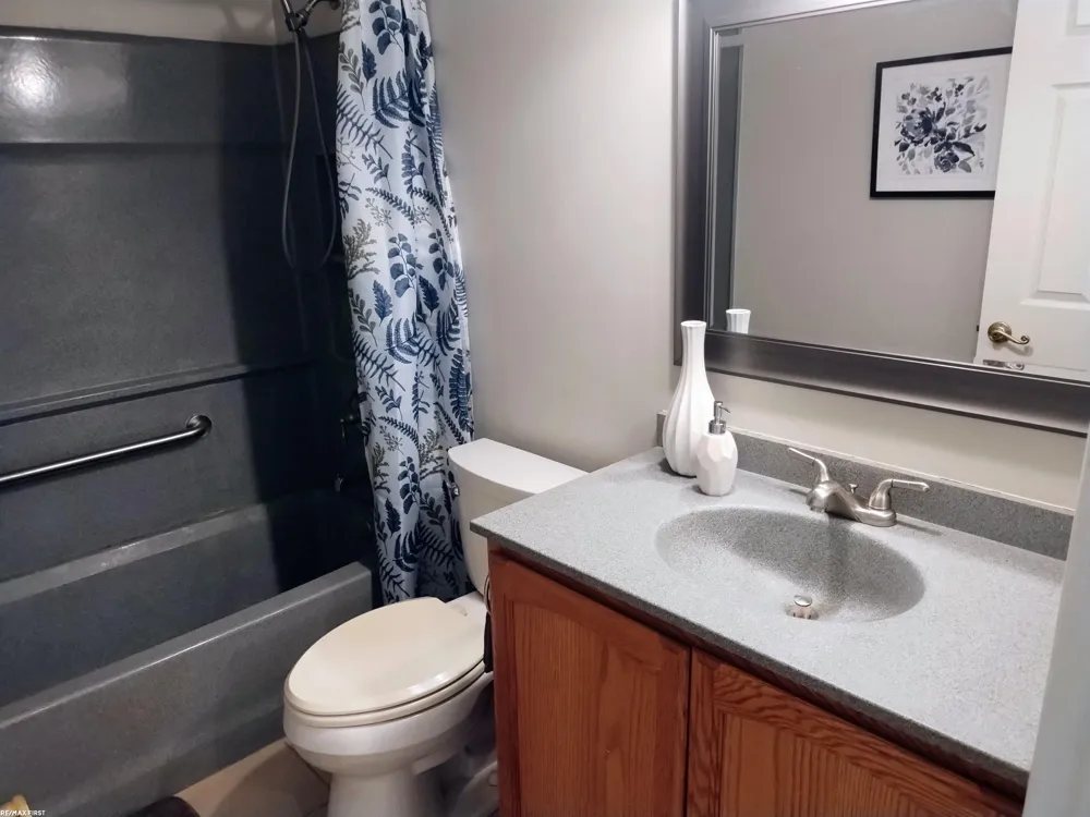 45547 Kensington Street Utica City, MI 48317