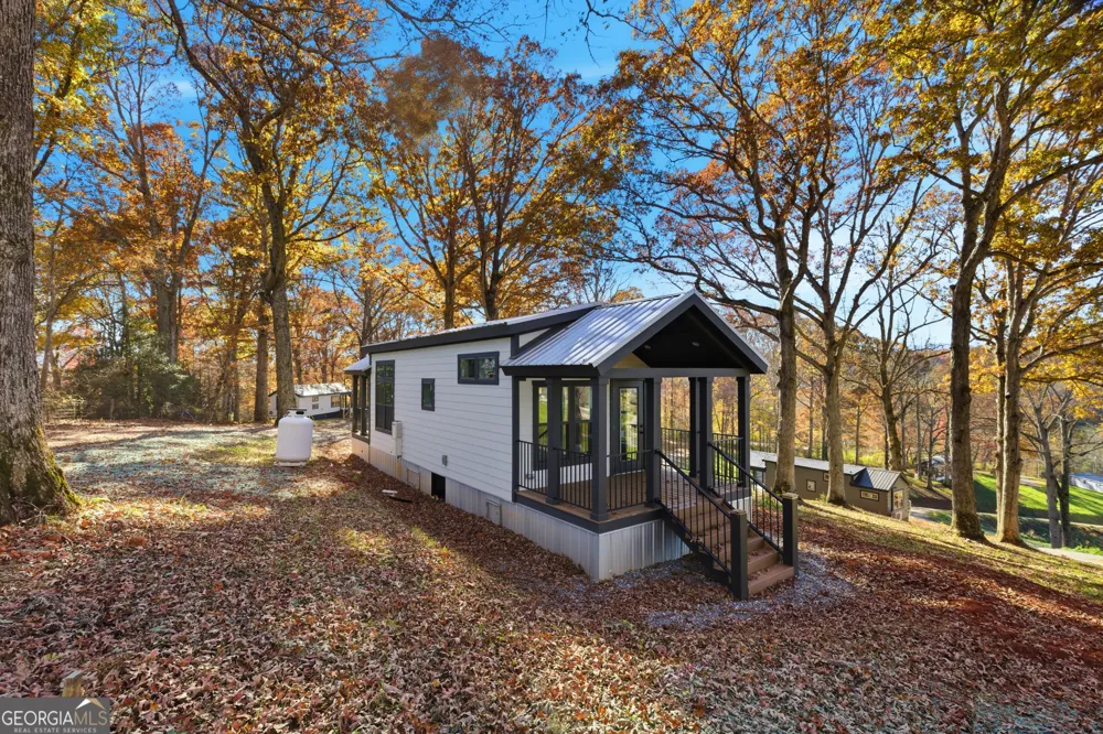 527 Saunders RD Franklin, NC 28734