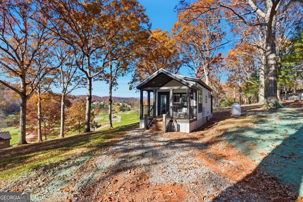 527 Saunders RD Franklin, NC 28734