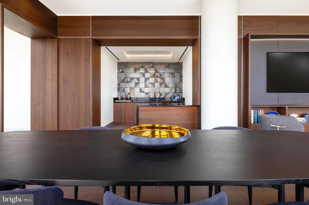269 19TH COURT S #712 Arlington, VA 22202