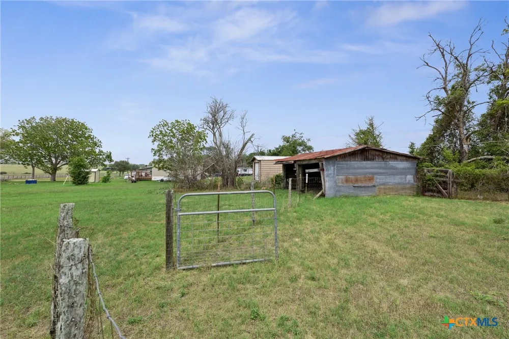5530 US Highway 90a Shiner, TX 77984