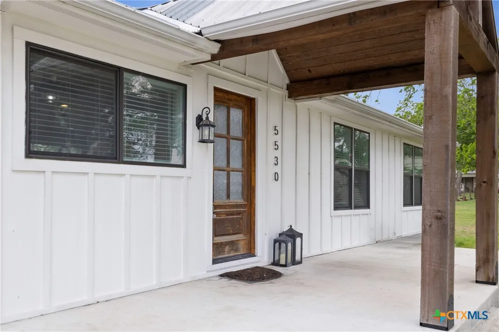 5530 US Highway 90a Shiner, TX 77984