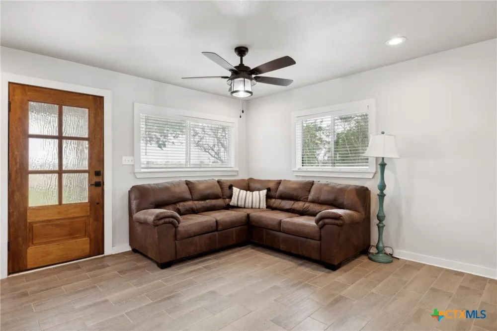 5530 US Highway 90a Shiner, TX 77984