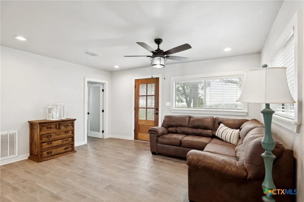 5530 US Highway 90a Shiner, TX 77984