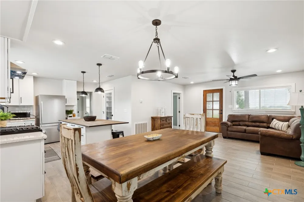 5530 US Highway 90a Shiner, TX 77984