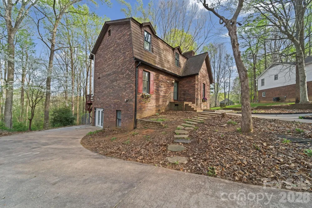 200 Maple Court Lexington, NC 27295