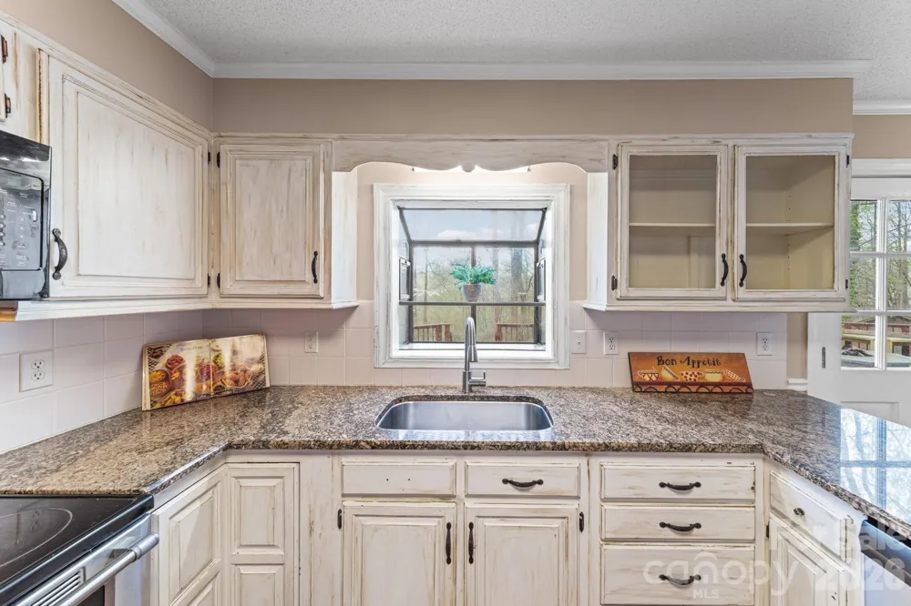 200 Maple Court Lexington, NC 27295