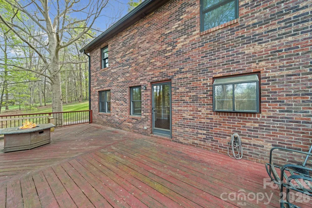 200 Maple Court Lexington, NC 27295