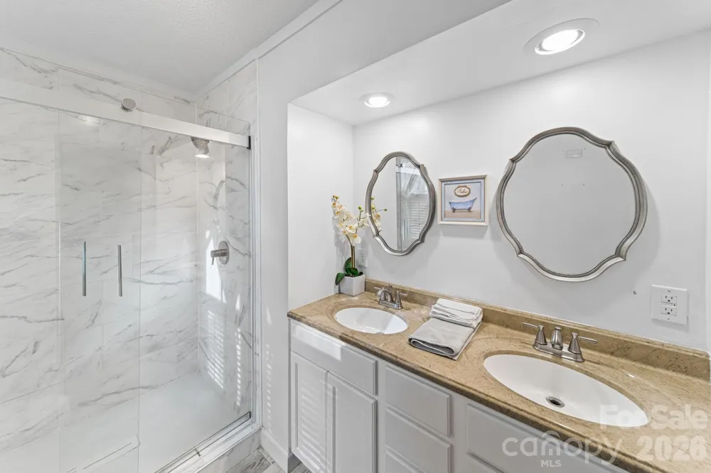 200 Maple Court Lexington, NC 27295
