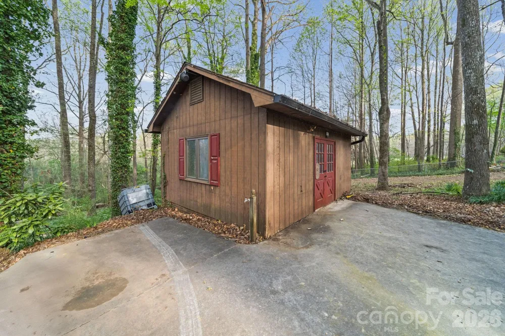 200 Maple Court Lexington, NC 27295