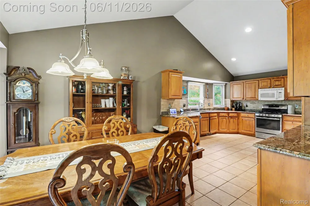 57572 Suffield Drive Washington Township, MI 48094