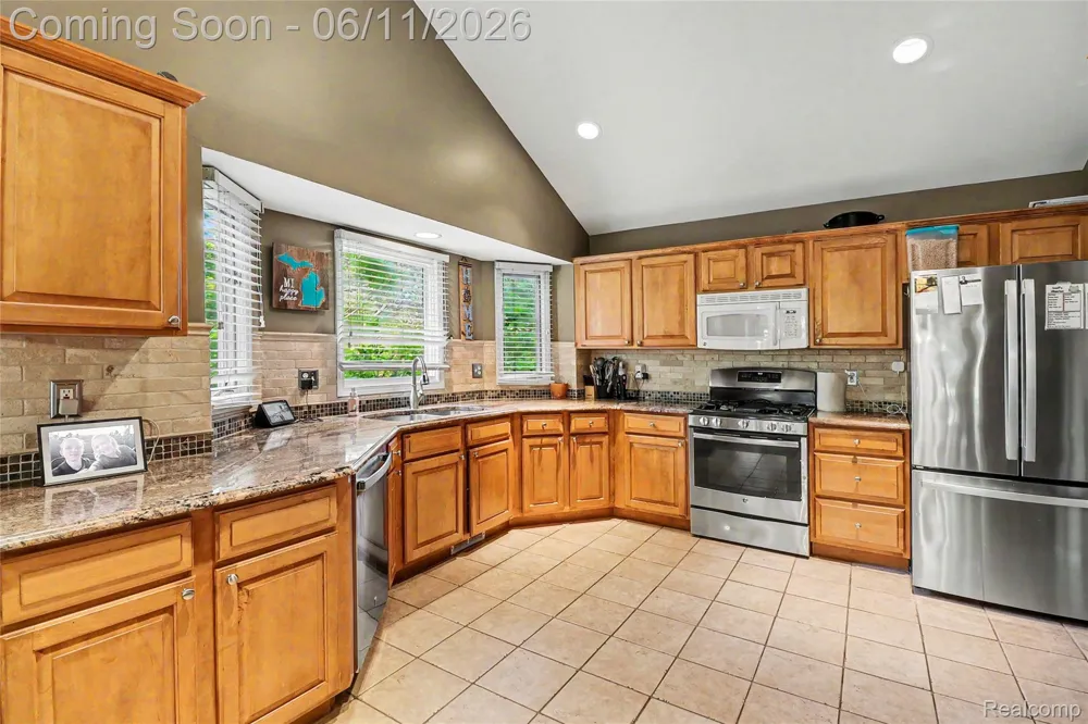 57572 Suffield Drive Washington Township, MI 48094