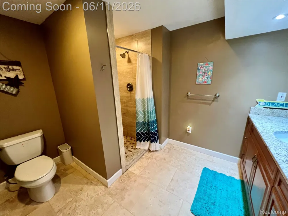 57572 Suffield Drive Washington Township, MI 48094