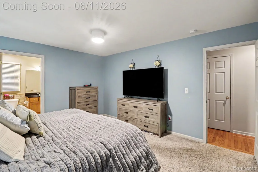 57572 Suffield Drive Washington Township, MI 48094