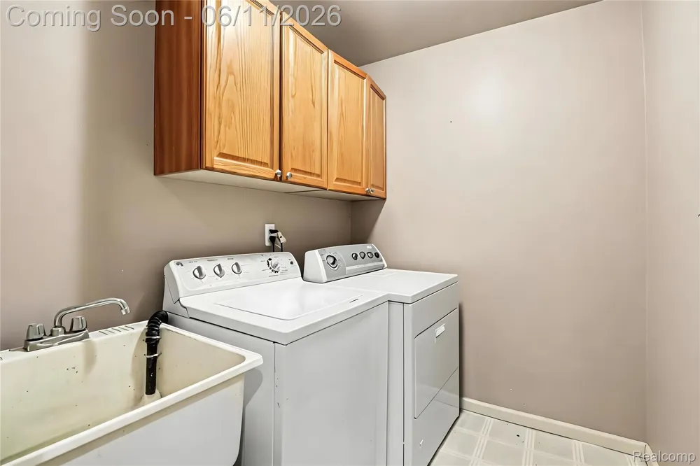 57572 Suffield Drive Washington Township, MI 48094