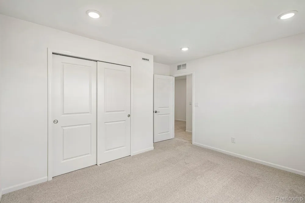 289 Lantana Drive Brighton City, MI 48116