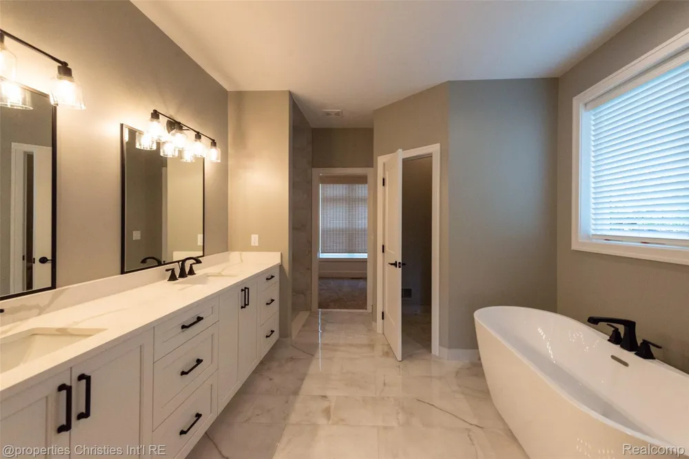 1933 Shane Ct Addison Township, MI 48370