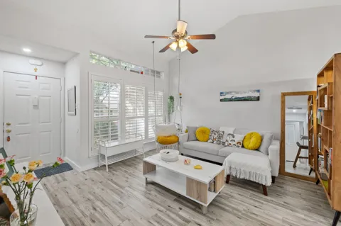 1015 E Yager Lane #115