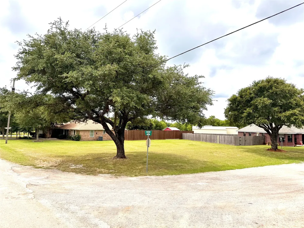 612 Milford Street Itasca, TX 76055