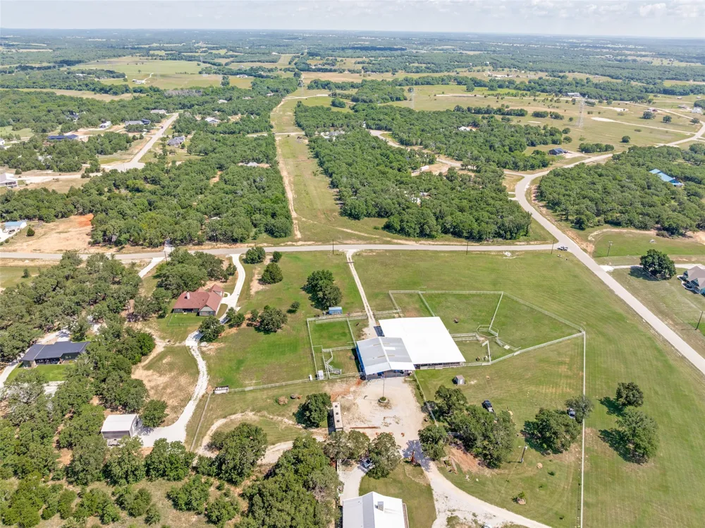 125 Rolling Bend Road Alvord, TX 76225