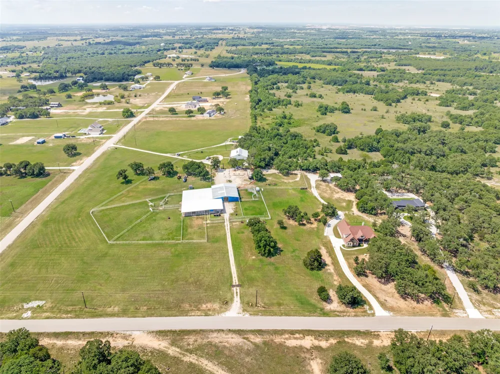 125 Rolling Bend Road Alvord, TX 76225