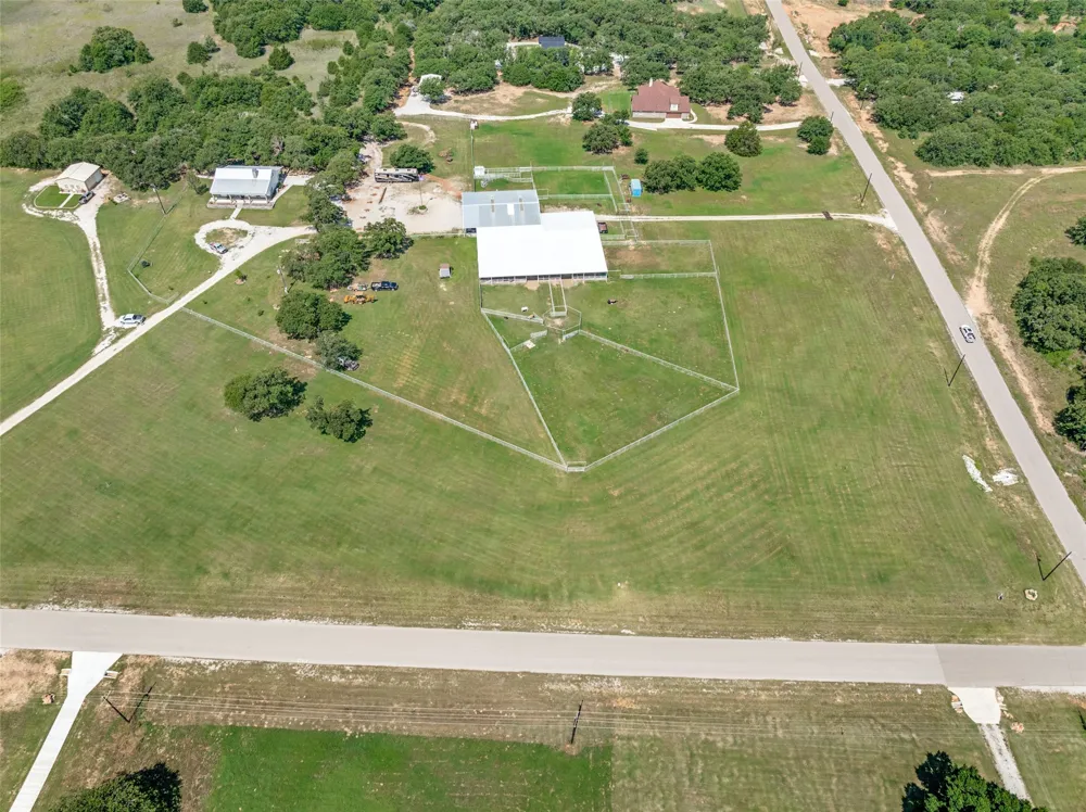 125 Rolling Bend Road Alvord, TX 76225