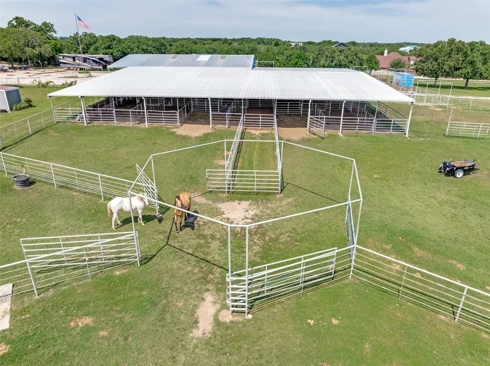 125 Rolling Bend Road Alvord, TX 76225