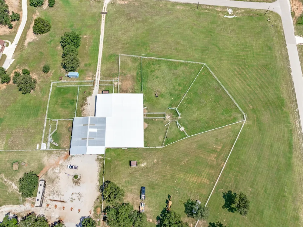 125 Rolling Bend Road Alvord, TX 76225