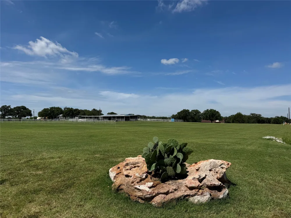 125 Rolling Bend Road Alvord, TX 76225