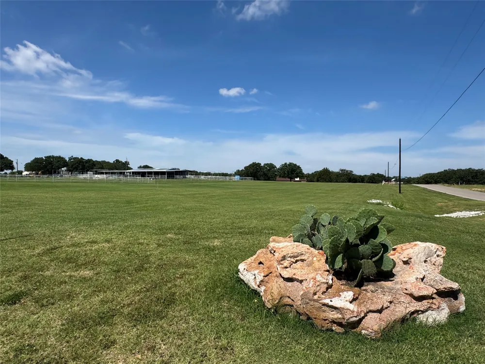 125 Rolling Bend Road Alvord, TX 76225