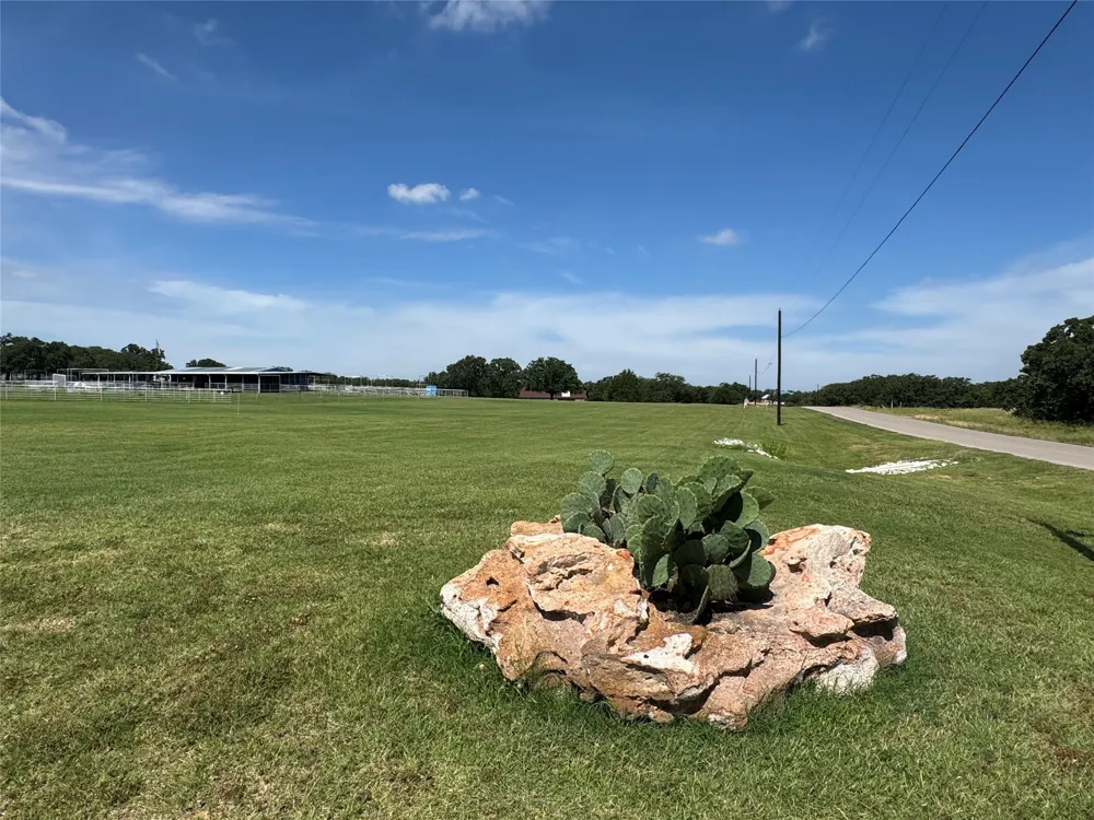 125 Rolling Bend Road Alvord, TX 76225