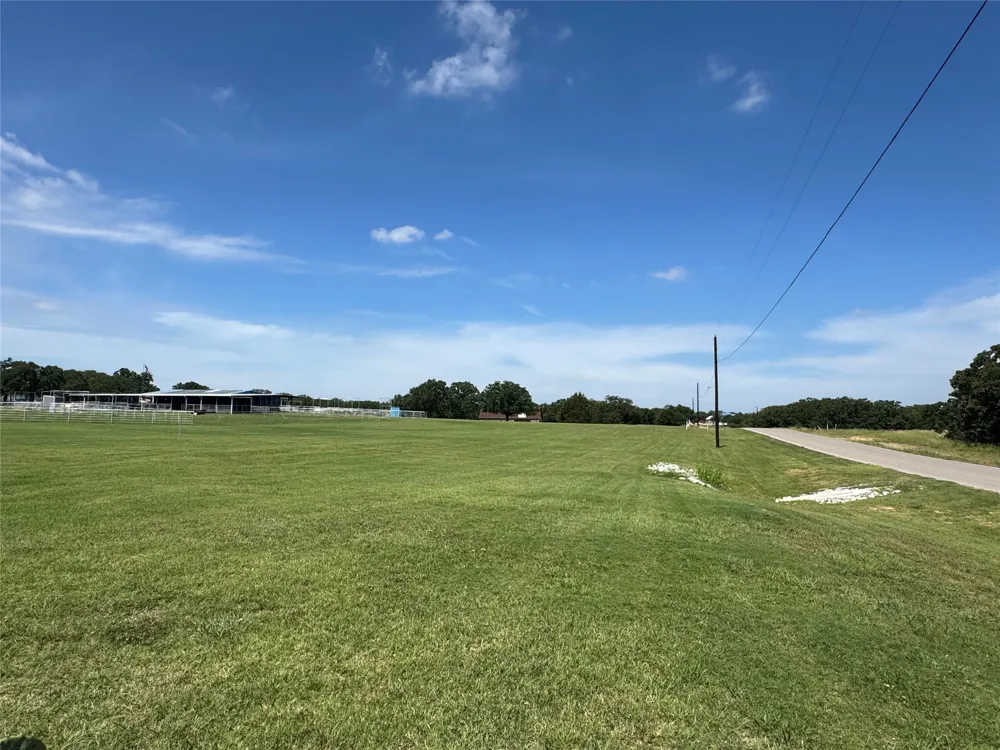 125 Rolling Bend Road Alvord, TX 76225