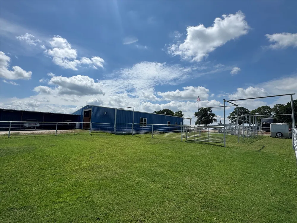 125 Rolling Bend Road Alvord, TX 76225