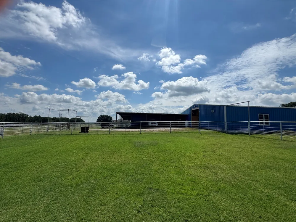 125 Rolling Bend Road Alvord, TX 76225