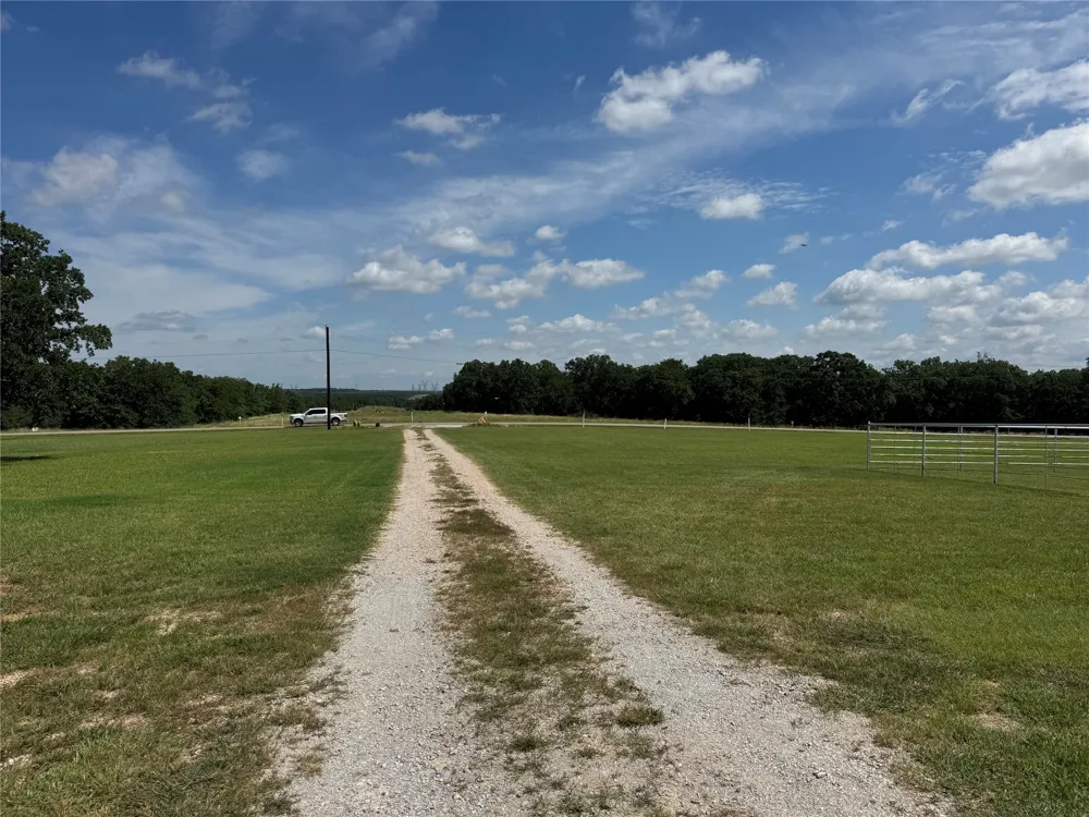 125 Rolling Bend Road Alvord, TX 76225