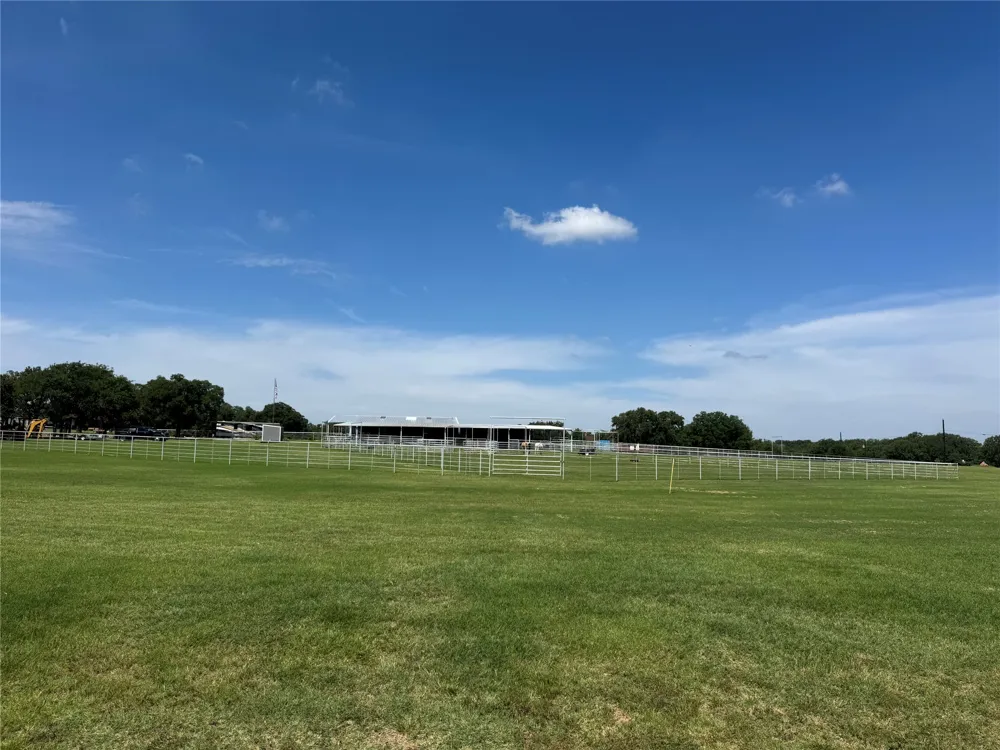 125 Rolling Bend Road Alvord, TX 76225