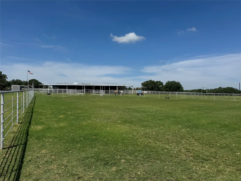 125 Rolling Bend Road Alvord, TX 76225