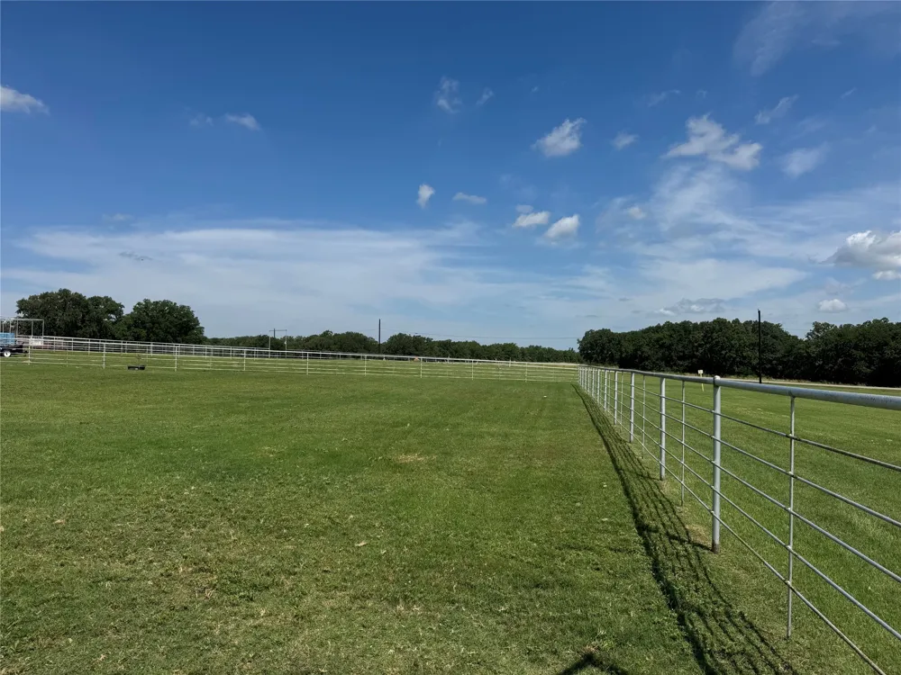 125 Rolling Bend Road Alvord, TX 76225