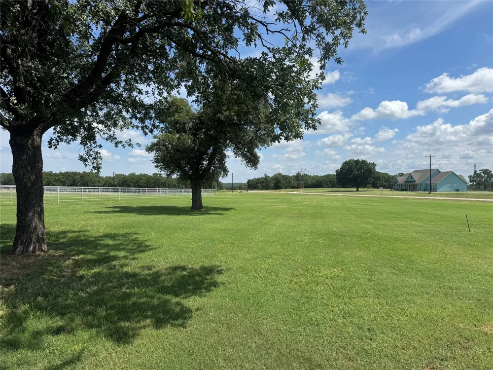 125 Rolling Bend Road Alvord, TX 76225