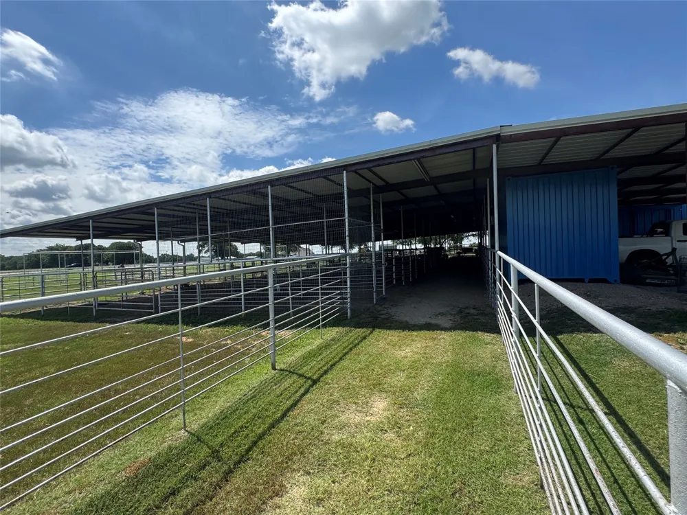 125 Rolling Bend Road Alvord, TX 76225