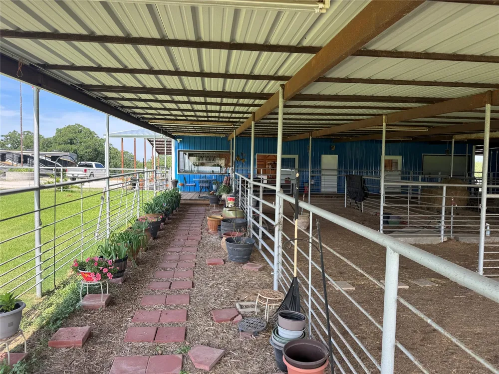 125 Rolling Bend Road Alvord, TX 76225