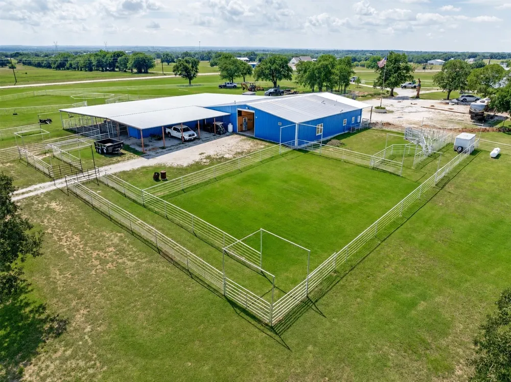 125 Rolling Bend Road Alvord, TX 76225