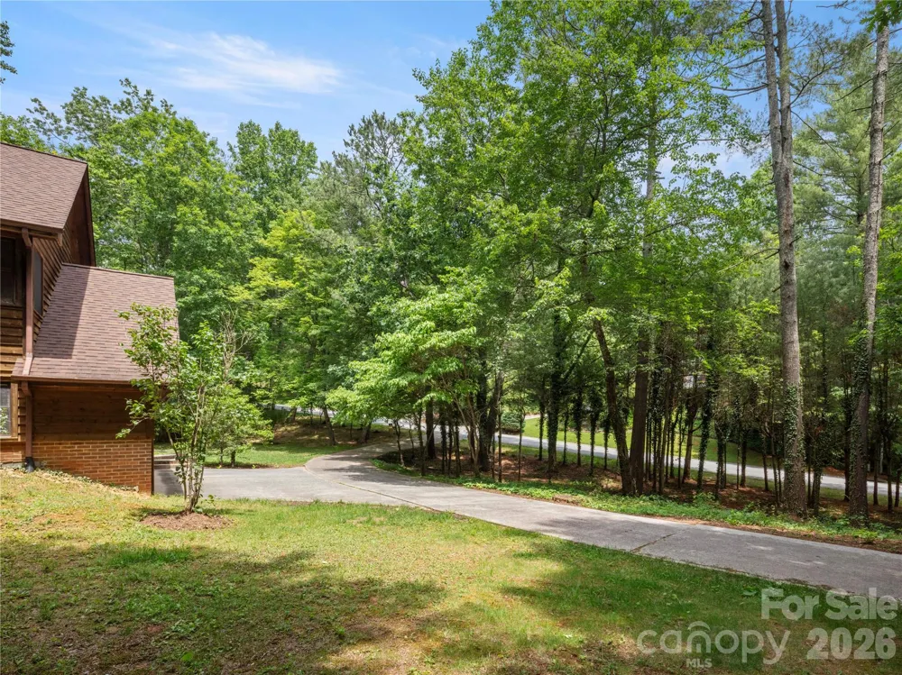 11 Tree Top Drive Arden, NC 28704