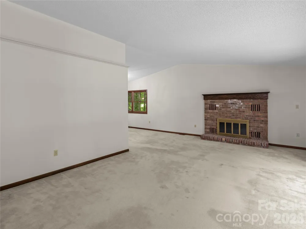 11 Tree Top Drive Arden, NC 28704