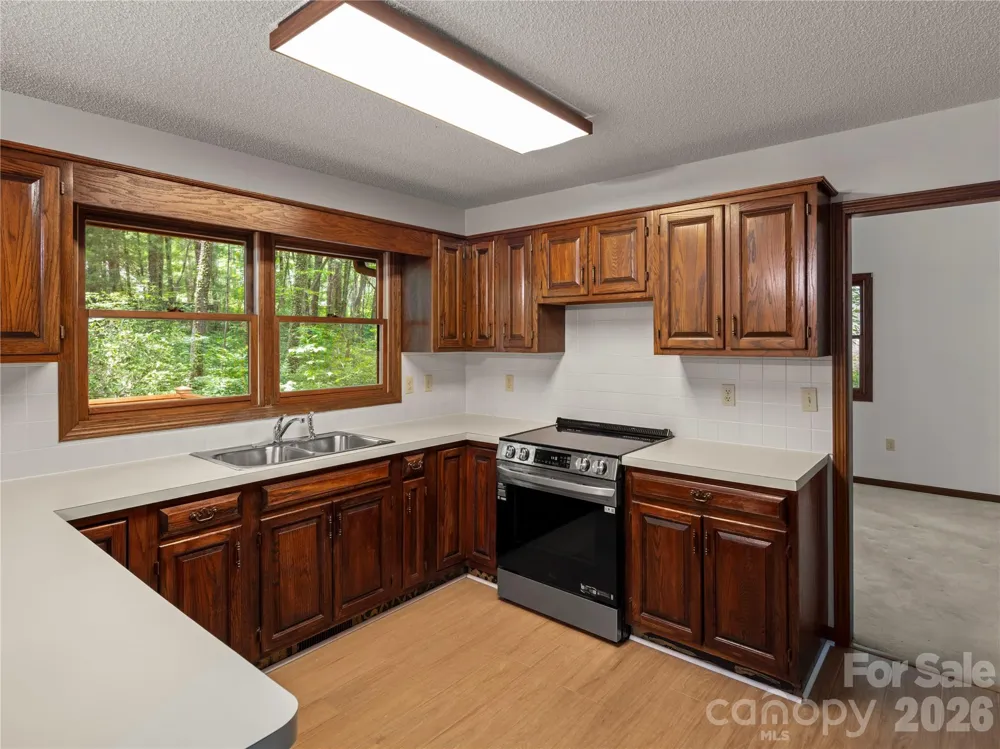 11 Tree Top Drive Arden, NC 28704