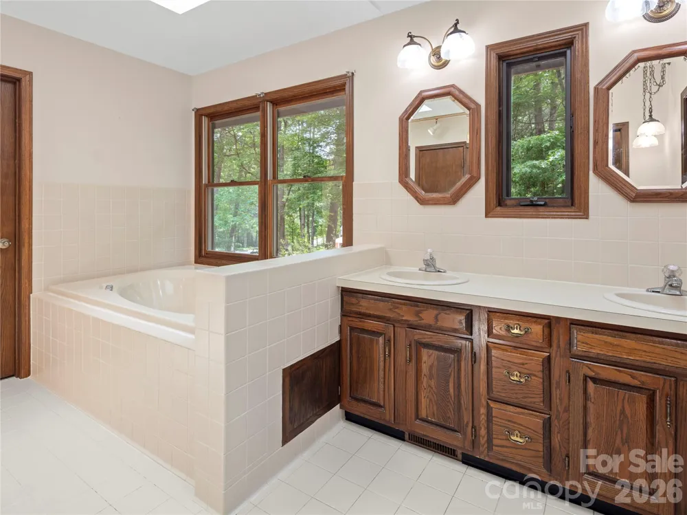 11 Tree Top Drive Arden, NC 28704