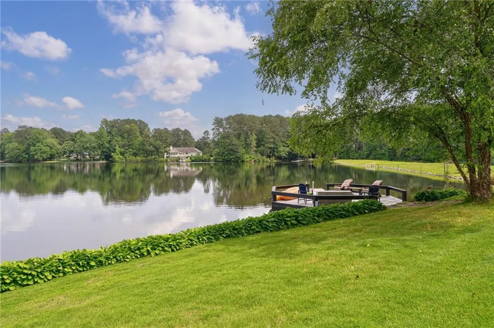 625 W LAKE DRIVE Oxford, GA 30054