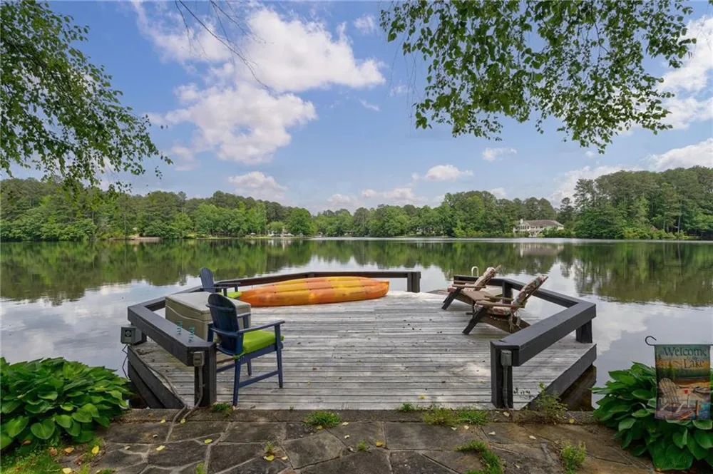 625 W LAKE DRIVE Oxford, GA 30054