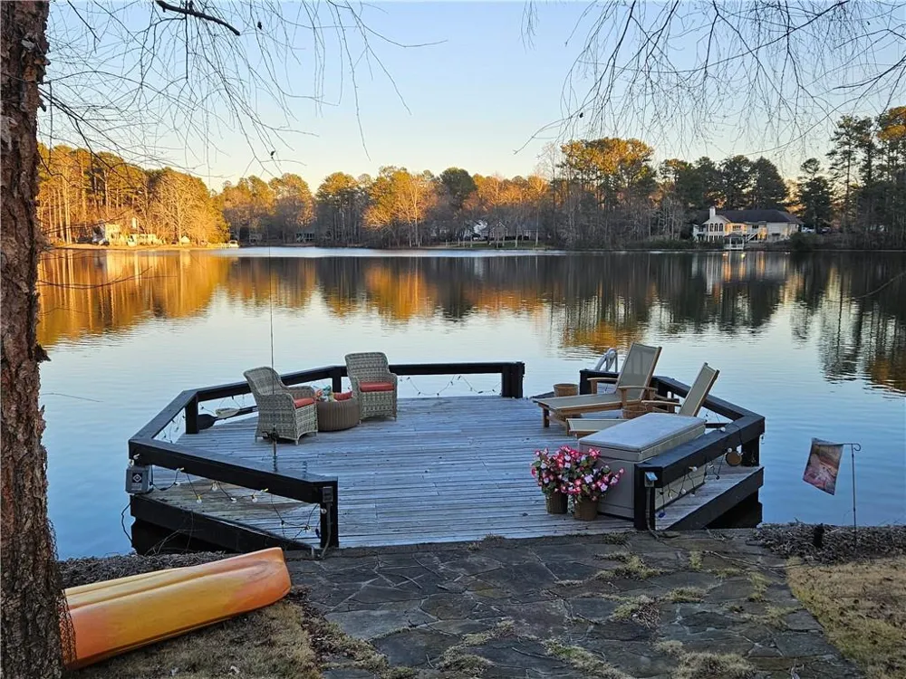 625 W LAKE DRIVE Oxford, GA 30054